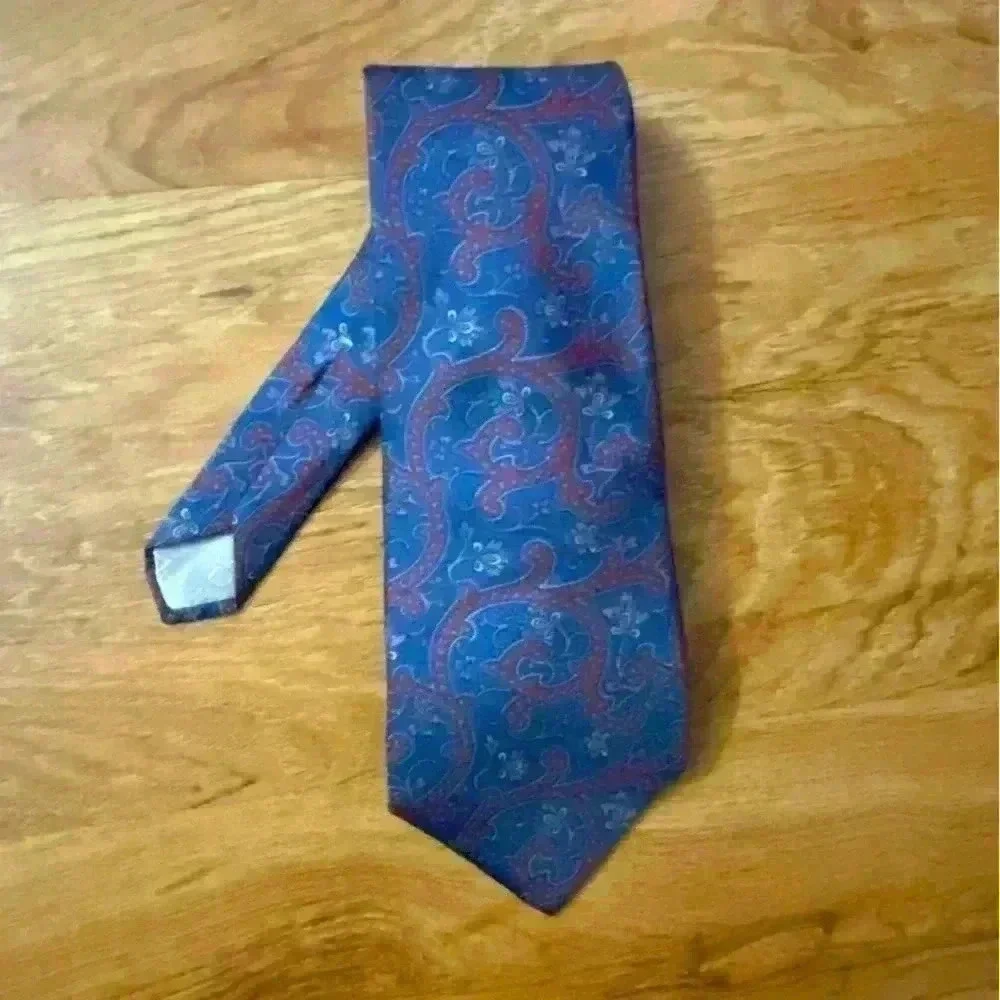 Luxury vintage  christian Dior silk men’s‎ tie made in Italy navy blue